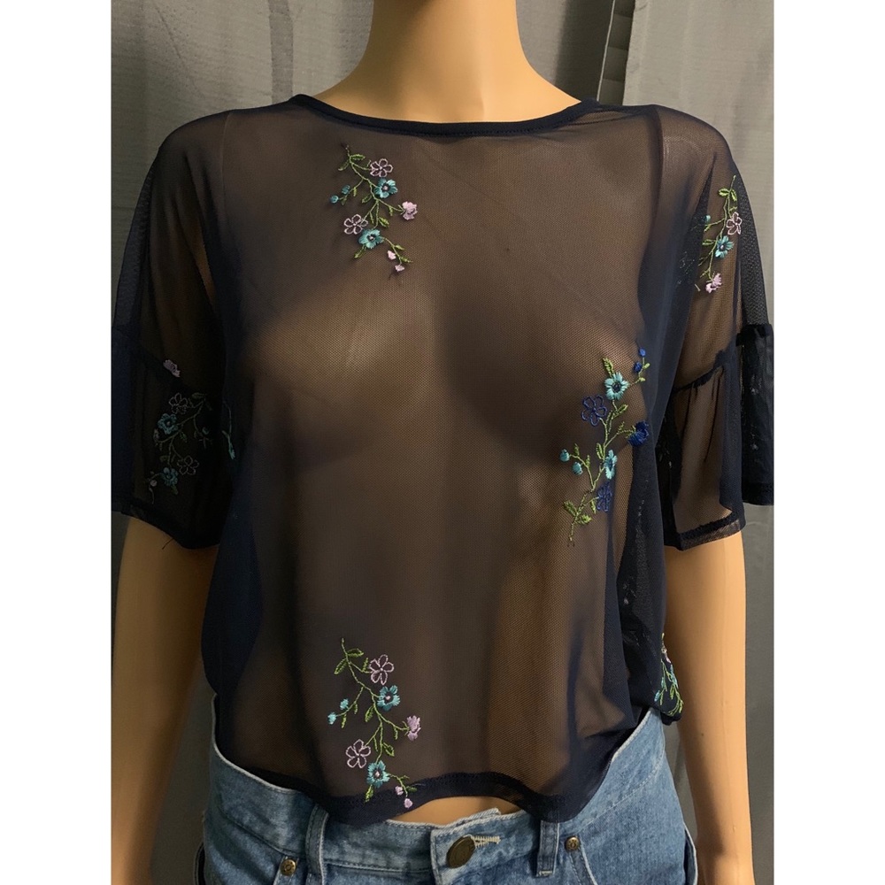 Speechless sheer floral embroidered top. Size XL.